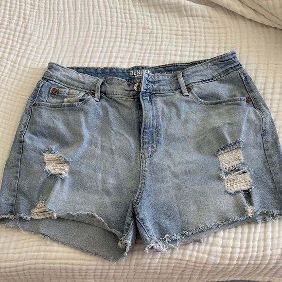 Denizen from Levi's Light Blue Distressed Jean Shorts - Picture 1 of 8
